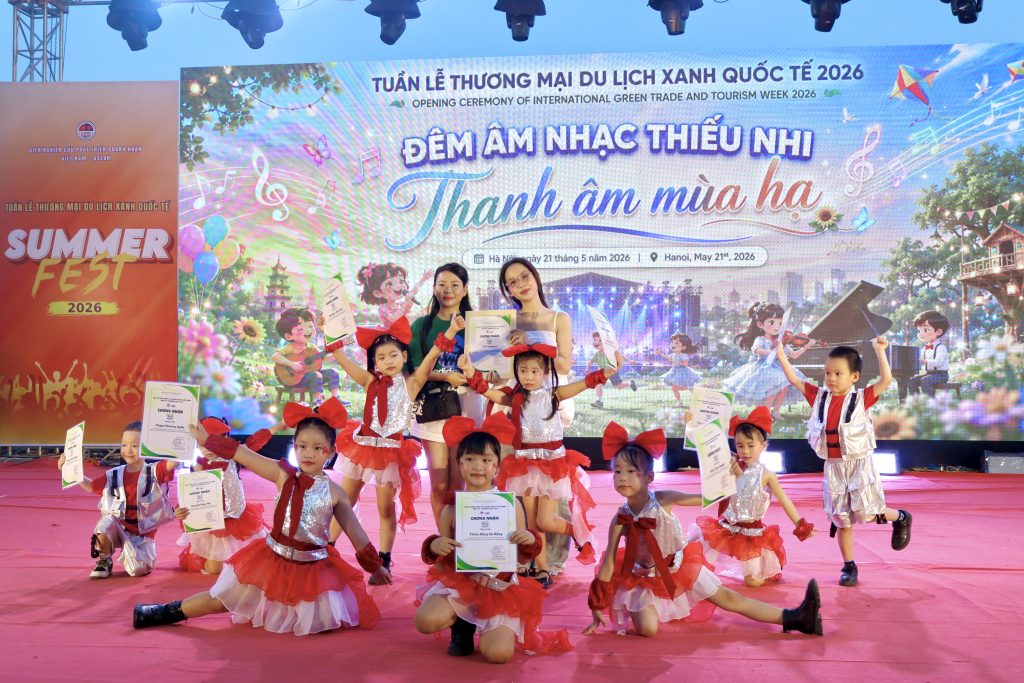 Trao giải đêm nhạc thiếu nhi "Thanh Âm Mùa Hạ" (Nguồn: Công ty cổ phần hội chợ và xúc tiến thương mại FTP) Trao giải đêm nhạc thiếu nhi "Thanh Âm Mùa Hạ" SUMMER FEST 2026 (Nguồn: Công ty cổ phần hội chợ và xúc tiến thương mại FTP)